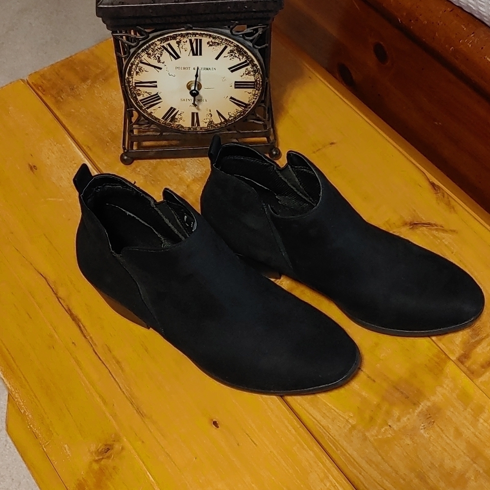 🍁American Eagle Women's Black Ankle  Chelsea Boot
